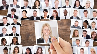 Collage verschiedener Gesicht, das Bild einer Frau ist herausgegriffen: Zwischen den Begriffen Schönheit und Attraktivität muss man unterscheiden
