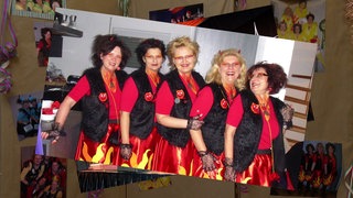 Foto von Eva Conle und ihre Freundinnen in Faschingskostümen