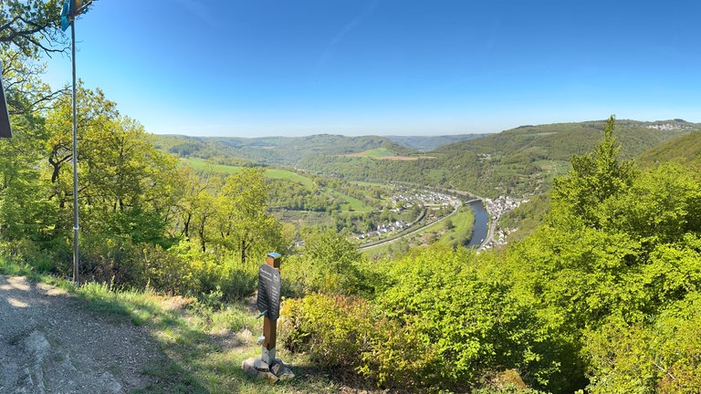 Auf dem Herrnlei-Felsen lässt es sich mit Aussichtsplattform, Waldsofa und Schutzhütte herrlich entspannen.