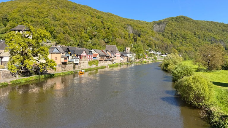 In Dausenau an der Lahn startet und endet der Herrnlei-Steig. Genauer gesagt an der „Alten Eiche“.