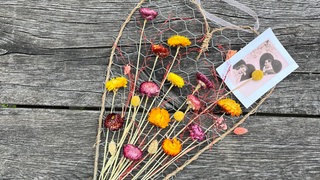Drahtherz mit Blumen