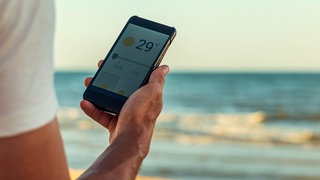Smartphone am Strand