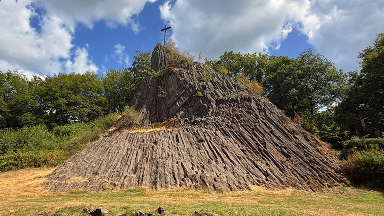 Der Druidenstein ist Millionen von Jahre alt und war schon für die Kelten und ihre Druiden wohl ein mystischer, besonderer Ort. Er ist außerdem Namensgeber des gesamten Druidensteigs.