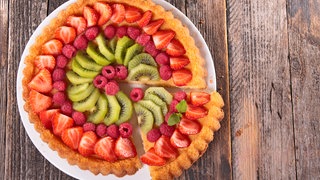 Obstkuchen mit Früchten und Fertigboden