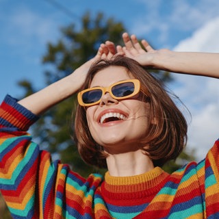 Sonnenbrillen schützen die Augen vor der UV-Strahlung der Sonne