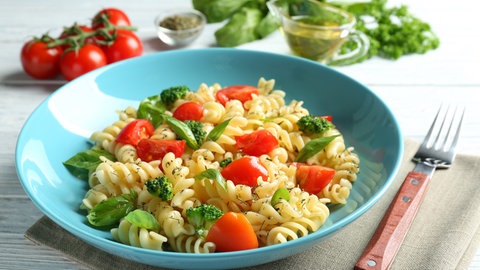 Pasta mit Tomaten und Gemüse