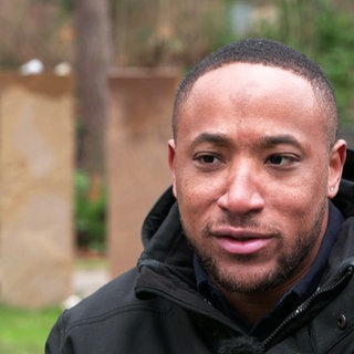 Nelson Karikari, Friedhofsverwalter und Ex-Fußballer