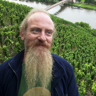 Winzer aus Baden wagt sich in eine Steillage an der Mosel