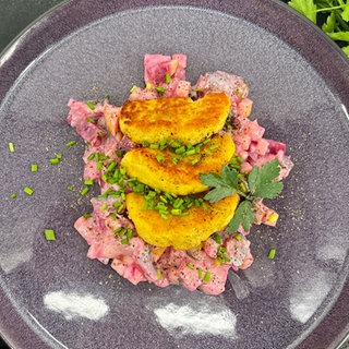 Heringssalat mit Roter Bete und Kartoffelplätzchen