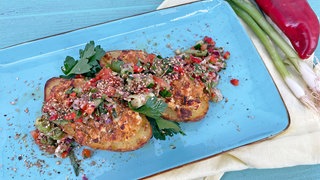 Backkartoffel mit Schafskäse und Salsa