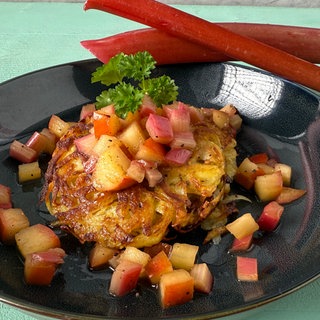 Kartoffelpuffer mit Rhabarber-Apfel-Kompott