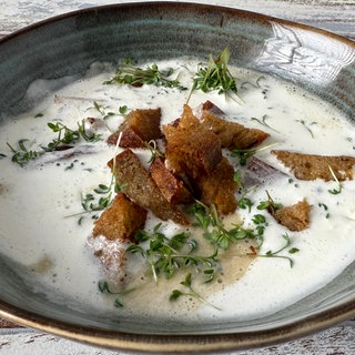 Kohlrabicremesuppe mit Kresse