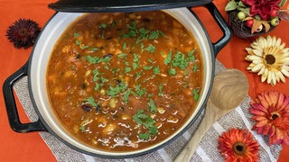 Italienische Bohnensuppe mit frischer Petersilie