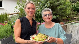Bettina Böhme alias "Oma Betty" macht Maultaschen