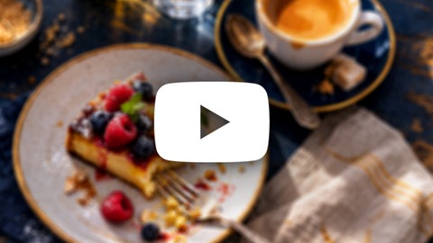 Kaffee und Kuchen hinter einem YouTube-Symbol