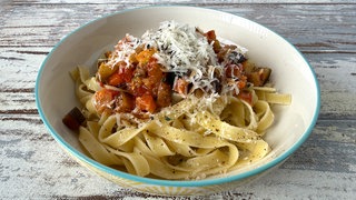 Frische Bandnudeln mit Ratatouille