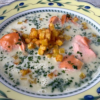 Vichysoisse (Kartoffel-Lauchsuppe mit Kartoffelwürfeln)