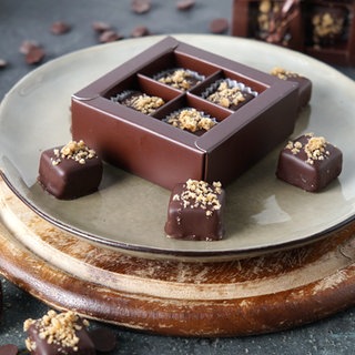 Mokka-Marzipan-Praline mit Kaffeestreuseln