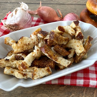 Brezel-Chips mit süß-würziger Senf-Marinade
