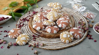 Crinkle-Cookies mit zweierlei Holunder