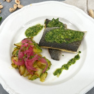 Gebratene Forellenfilets mit Bratkartoffelsalat