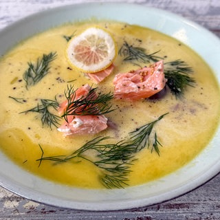 Kartoffelsuppe mit Lachs und Dill