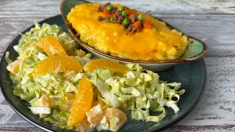 Hackfleisch-Kartoffelauflauf mit Endiviensalat