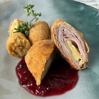 Cordon bleu vom Wildschwein mit Spätzle-Kroketten