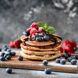 Beeren mit Pfannkuchen