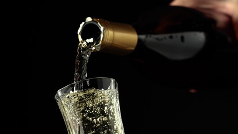 Sektflasche mit Glas