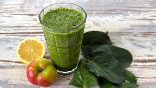 Spinat-Smoothie mit Apfel und Minze