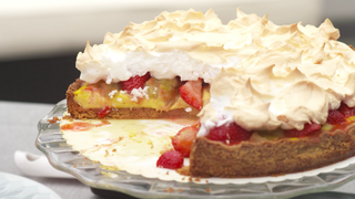 Erdbeer-Rhabarber Baiser Tarte
