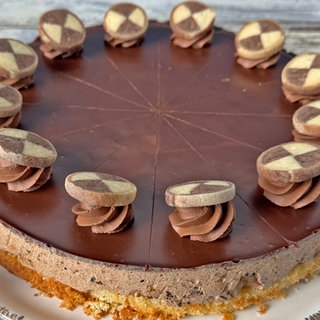 Schokoladen-Restplätzchen-Kuchen
