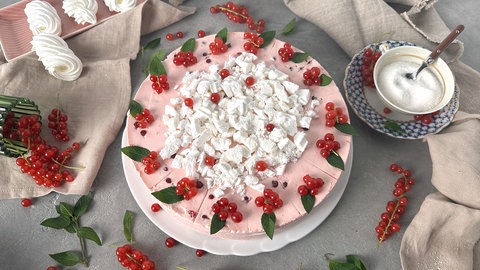 Johannisbeertorte mit Baiserbröseln