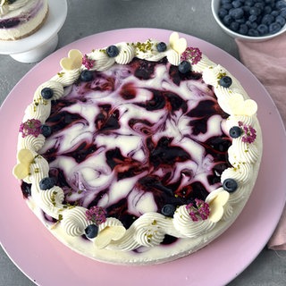 No-bake-Heidelbeer-Cheesecake mit Haferkeks-Boden