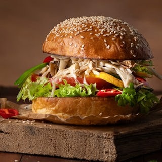 SWR1 Pfännle Streetfood Rezept Pulled Pilz Burger: Kräuterseitlinge in Bestform – saftig, würzig, vegetarisch.