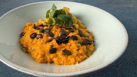 Kürbis-Linsencurry mit Kartoffelnocken