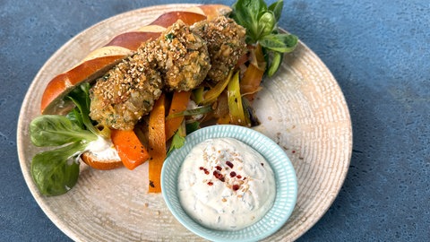 Falafel und Pfannengemüse mit Joghurtsoße