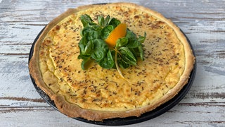 Kartoffelkuchen mit Orangen-Feldsalat