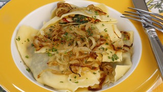 Maultaschen mit geschmälzten Zwiebeln