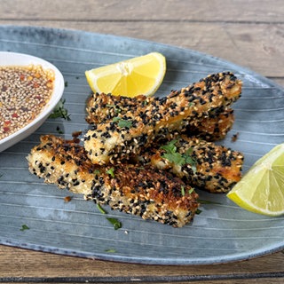 Halloumi-Stäbchen mit Chili-Limetten-Dip