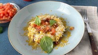 Tomatentatar mit geröstetem Panko und gebeiztem Eigelb