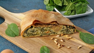 Spinatstrudel mit Zucchini und Ricotta
