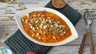 Zucchini-Nudeln mit Tomaten-Kokossoße