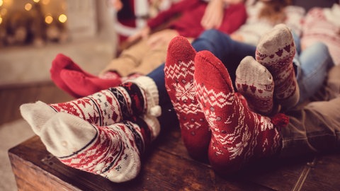 Wollsocken und Kleidung aus Wolle richtig waschen und pflegen