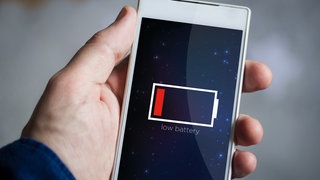 So ladet ihr den Akku eures Smartphone richtig auf | Smartphone mit Akkustandsanzeige
