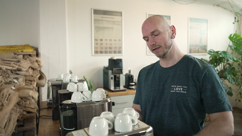 Günstige Kaffee-Maschinen im Test: Welche macht den besten Espresso?