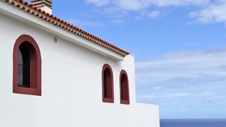 Betrug mit Ferienwohnung: So erkennen Sie Fake-Angebote. Zu sehen ist eine Ferienwohnung mit Meerblick