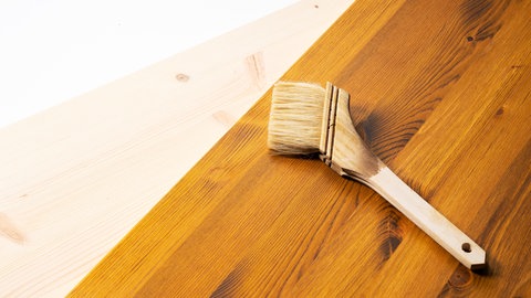 Unbehandeltes und geöltes Holz