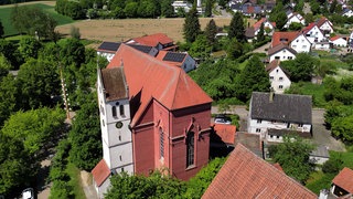 Luftaufnahme der Marienkirche in Staig
